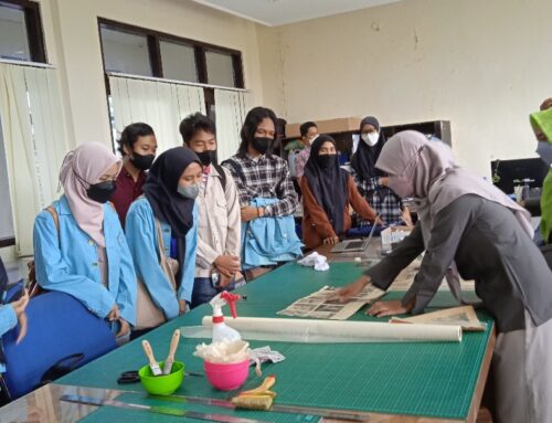 Laboratorium dan Perpustakaan Prodi Pendidikan Sejarah UNS Adakan Kunjungan Ke Monumen Pers Nasional