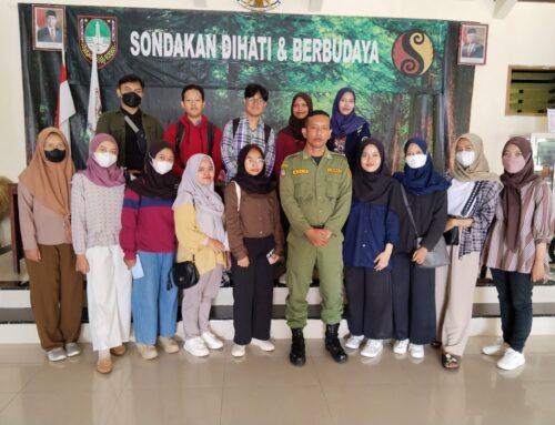 LABORATORIUN PENDIDIKAN SEJARAH UNS ADAKAN KUNJUNGAN KE MUSEUM DAN MAKAM KH. SAMANHOEDI