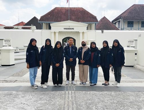KUNJUNGAN PENGURUS LAB DAN RUANG BACA PRODI PENDIDIKAN SEJARAH KE MUSEUM BENTENG VREDEBURG YOGYAKARTA
