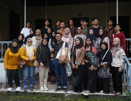 PELAKASANAAN KEGIATAN WALKING TOUR DI KEMLAYAN BERSAMA MAHASISWA MBKM  PENDIDIKAN SEJARAH UNS 2025 DAN PENGURUS KAMPUNG WISATA KEMLAYAN